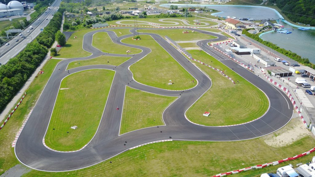Luftaufnahme der Speedworld Kartsport Anlage in Pachfurth